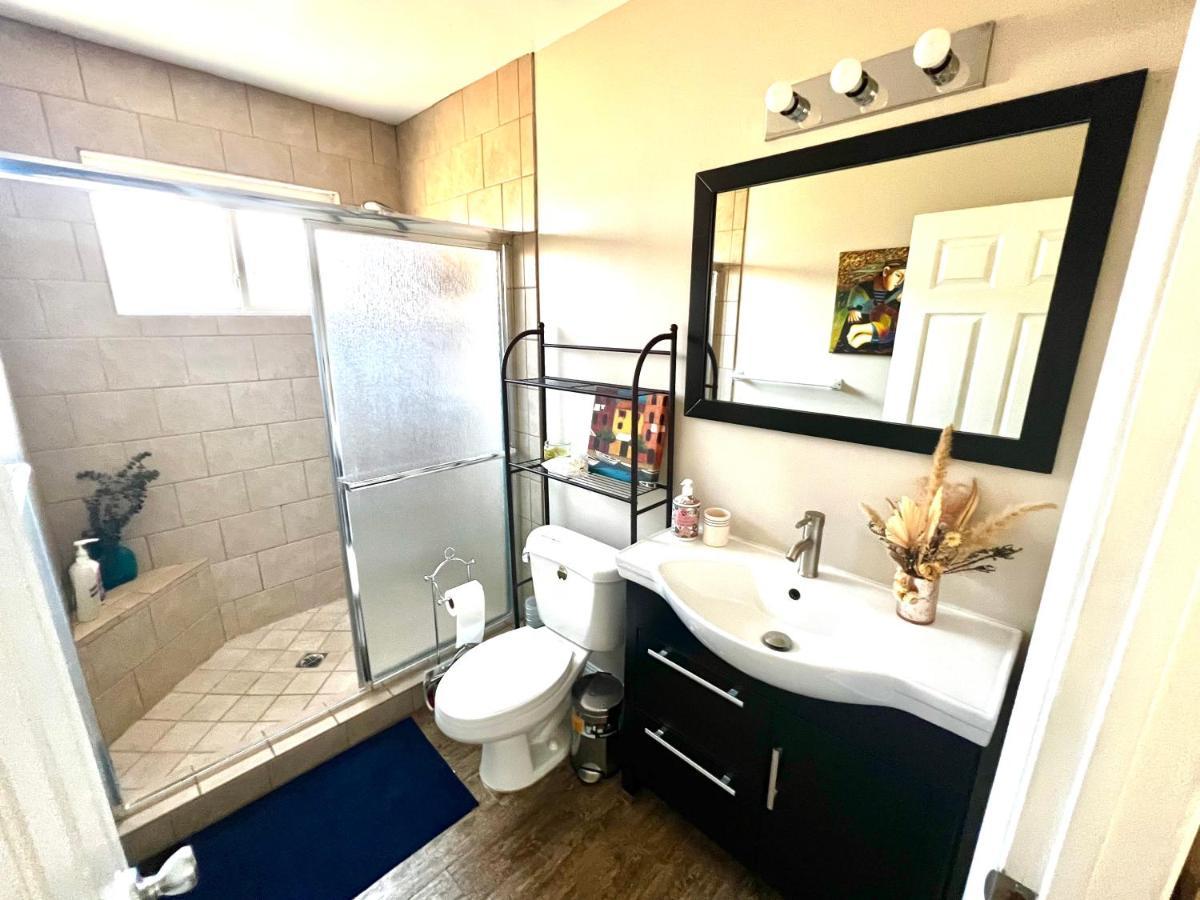 Sweet Tuscan Dreams-Private Entrance & Bathroom With Patio ロサンゼルス エクステリア 写真