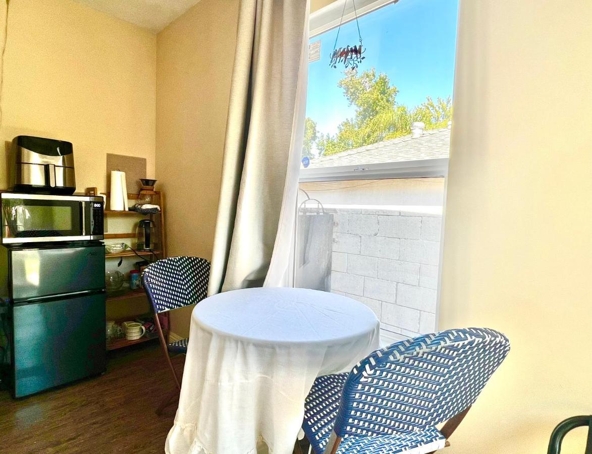 Sweet Tuscan Dreams-Private Entrance & Bathroom With Patio ロサンゼルス エクステリア 写真